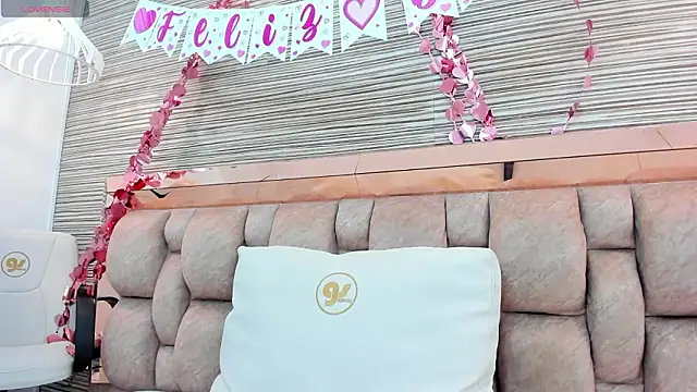 Snapshot of rossy_roose chatting on February 2026 07:44:01 PM rossy roose online show from February 2026 07:44:01 PM