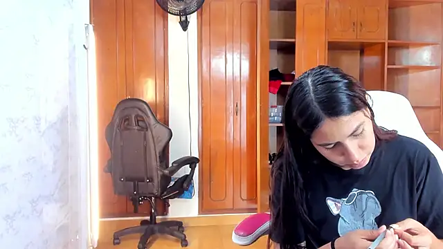 Snapshot of Emily_and_Soffy chatting on February 2026 12:05:02 PM Emily and Soffy online show from February 2026 12:05:02 PM