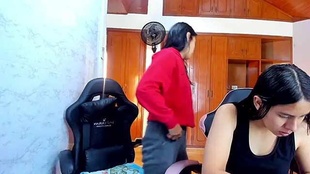 Snapshot of Emily_and_Soffy chatting on February 2026 12:02:02 PM Emily and Soffy online show from February 2026 12:02:02 PM