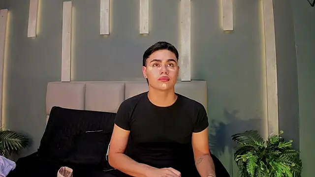 Snapshot of FemNoa chatting on February 2026 01:34:01 PM FemNoa online show from February 2026 01:34:01 PM