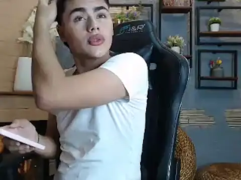 Snapshot of FemNoa chatting on February 2026 05:43:01 PM FemNoa online show from February 2026 05:43:01 PM