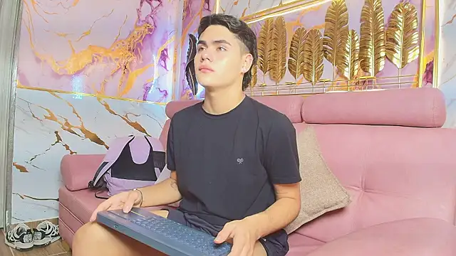 Snapshot of FemNoa chatting on March 2026 01:44:01 PM FemNoa online show from March 2026 01:44:01 PM