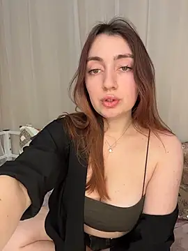 Snapshot of Linnea_ chatting on February 2026 04:14:01 PM Linnea online show from February 2026 04:14:01 PM