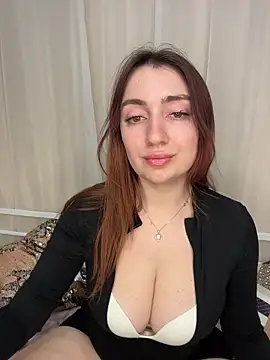 Snapshot of Linnea_ chatting on February 2026 05:45:02 PM Linnea online show from February 2026 05:45:02 PM