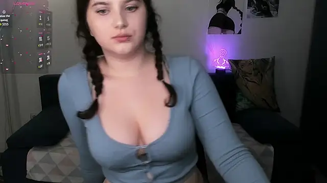 chloe dashh online show from March 2026 07:17:01 PM