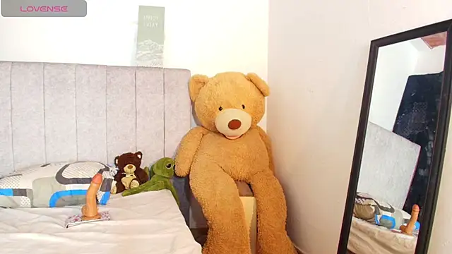 zeire  online show from April 2026 09:04:01 PM