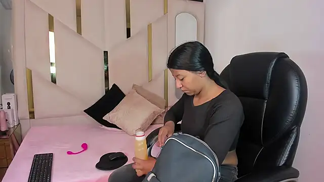 Vaneline2 online show from April 2026 03:19:02 PM