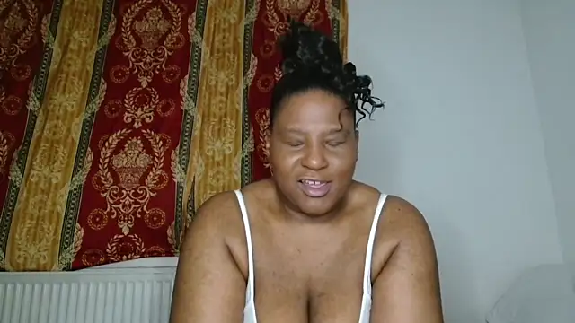CurvySashia online show from May 2026 12:25:01 AM