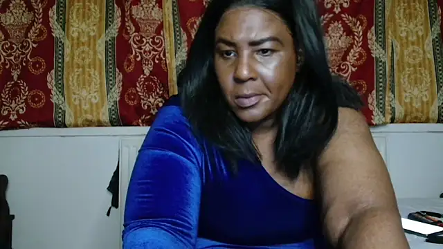 CurvySashia online show from April 2026 11:41:02 PM