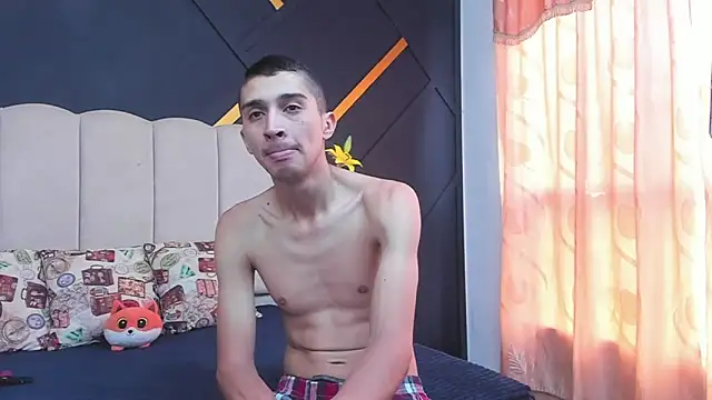 Snapshot of MiaANDrony chatting on February 2026 01:00:01 PM MiaANDrony online show from February 2026 01:00:01 PM