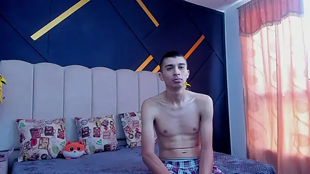 Snapshot of MiaANDrony chatting on February 2026 12:40:02 PM MiaANDrony online show from February 2026 12:40:02 PM