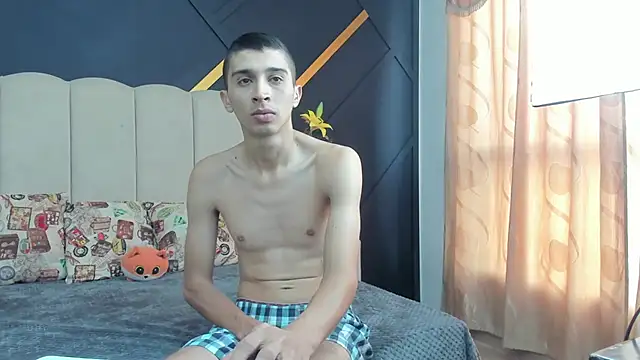 Snapshot of MiaANDrony chatting on February 2026 12:38:01 PM MiaANDrony online show from February 2026 12:38:01 PM