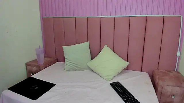 LunaSmithly online show from April 2026 05:38:02 PM