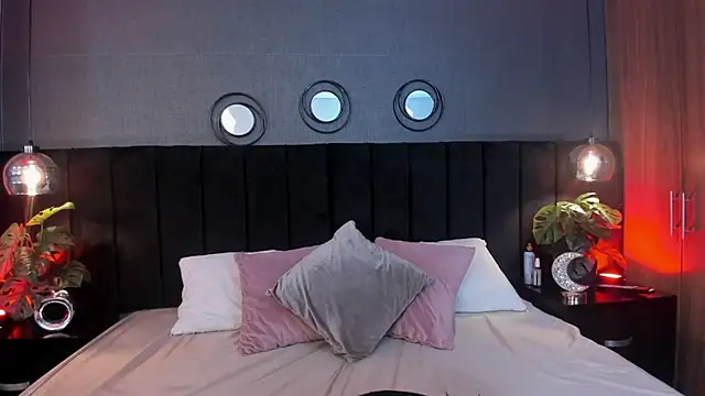 Snapshot of Sophi_rae chatting on February 2026 08:37:01 PM Sophi rae online show from February 2026 08:37:01 PM