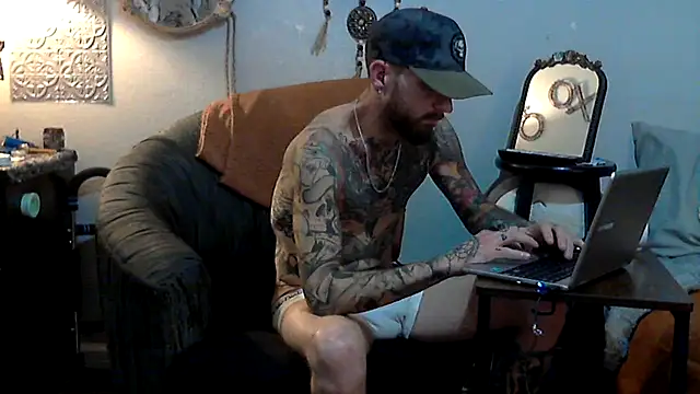 Snapshot of F_D_R_ chatting on February 2026 06:43:01 AM F D R online show from February 2026 06:43:01 AM