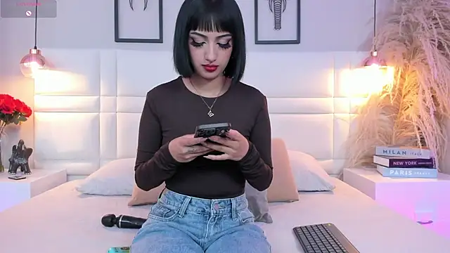 Snapshot of RaquelHyde_ chatting on May 2026 12:21:01 PM RaquelHyde online show from May 2026 12:21:01 PM