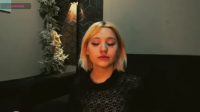 ImNysha online show from April 2026 09:27:01 PM