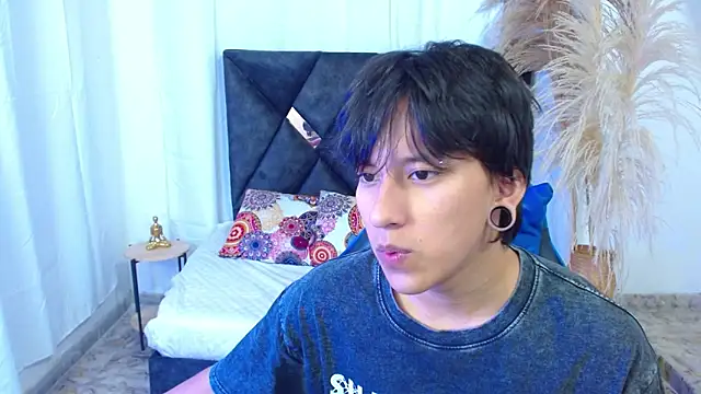 Snapshot of nikoo_18 chatting on February 2026 01:45:02 PM nikoo 18 online show from February 2026 01:45:02 PM