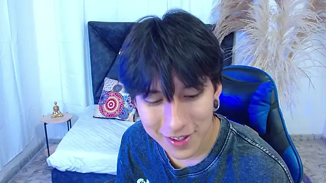 Snapshot of nikoo_18 chatting on February 2026 01:33:02 PM nikoo 18 online show from February 2026 01:33:02 PM