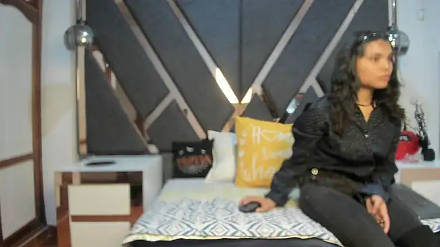 Maggyx online show from March 2026 01:42:01 PM