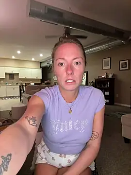 Snapshot of mooviebaby chatting on February 2026 12:30:01 AM mooviebaby online show from February 2026 12:30:01 AM