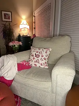 Snapshot of mooviebaby chatting on February 2026 07:16:01 AM mooviebaby online show from February 2026 07:16:01 AM