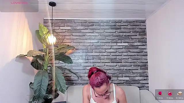 isabella star  online show from March 2026 12:33:02 PM