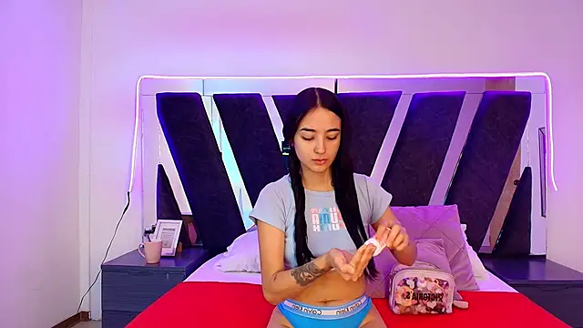 sophia love   online show from February 2026 02:06:02 PM