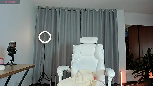 karinnixx online show from March 2026 02:46:01 PM