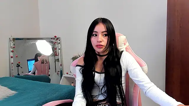 Chloe Miller 2 online show from March 2026 07:18:01 PM