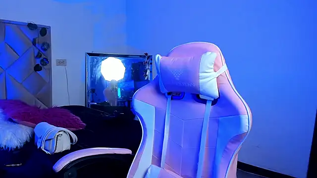 Chloe Miller 2 online show from March 2026 07:17:01 PM