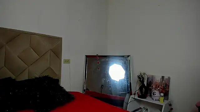 Chloe Miller 2 online show from April 2026 06:31:02 PM