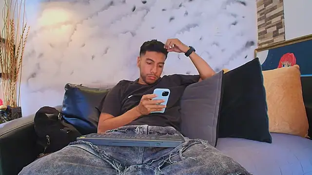 Max Hornye online show from March 2026 06:53:01 PM