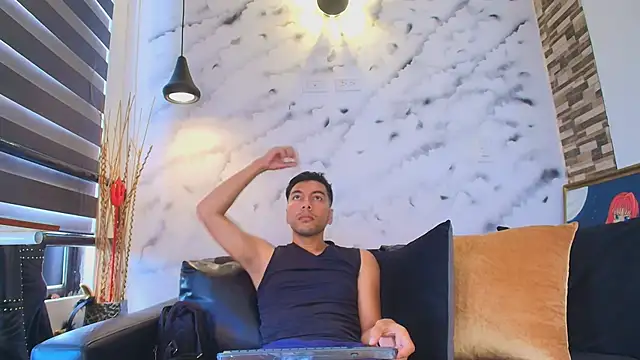 Max Hornye online show from April 2026 05:51:01 PM