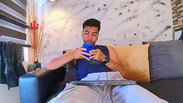 Max Hornye online show from March 2026 07:43:02 PM