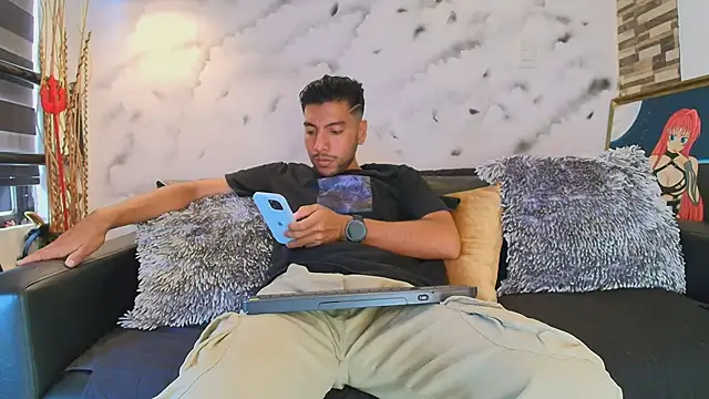 Max Hornye online show from April 2026 06:44:02 PM