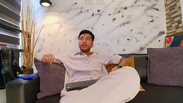 Max Hornye online show from February 2026 07:01:01 PM