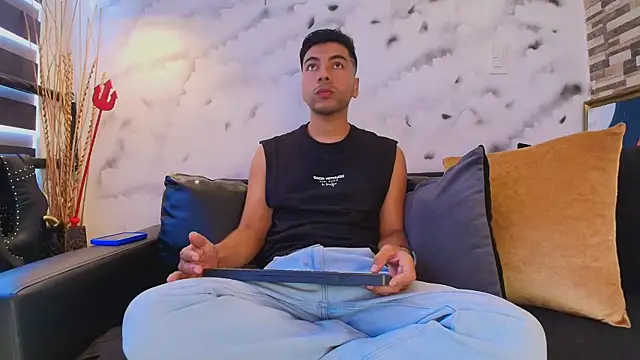 Max Hornye online show from March 2026 07:04:02 PM