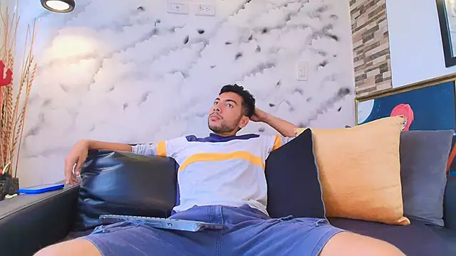 Max Hornye online show from March 2026 06:47:01 PM