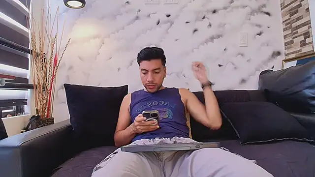 Max Hornye online show from April 2026 06:54:01 PM