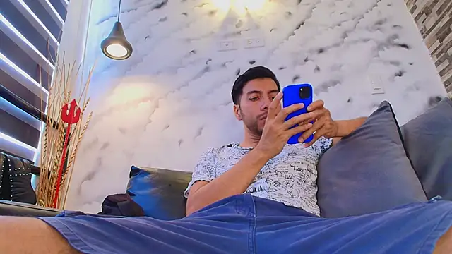 Max Hornye online show from March 2026 06:43:01 PM