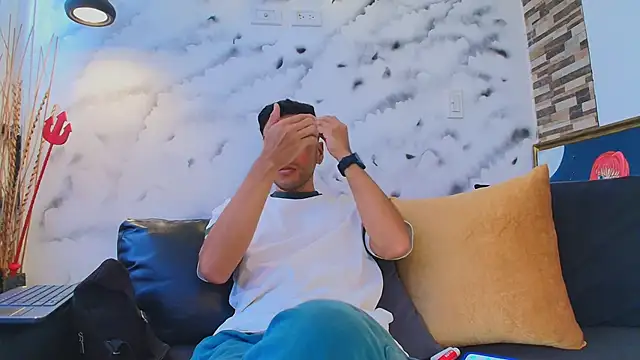 Max Hornye online show from March 2026 06:45:02 PM