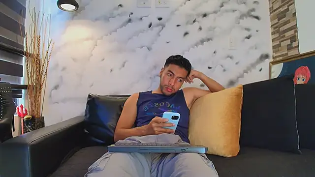 Max Hornye online show from March 2026 07:12:02 PM