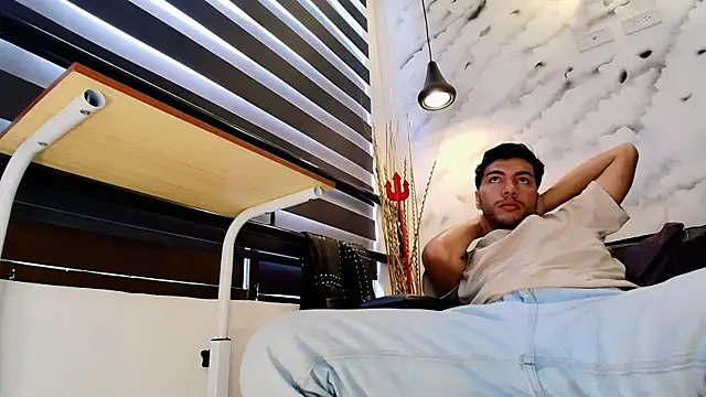 Max Hornye online show from February 2026 07:16:01 PM