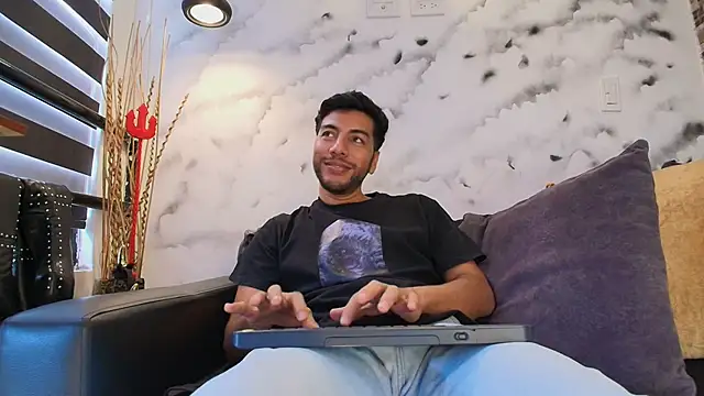 Max Hornye online show from February 2026 06:42:01 PM