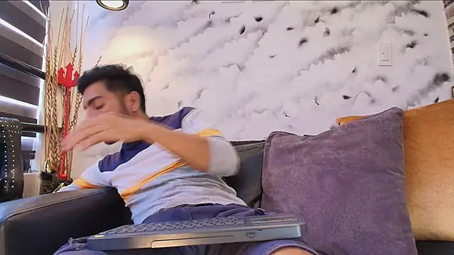 Max Hornye online show from February 2026 06:52:01 PM