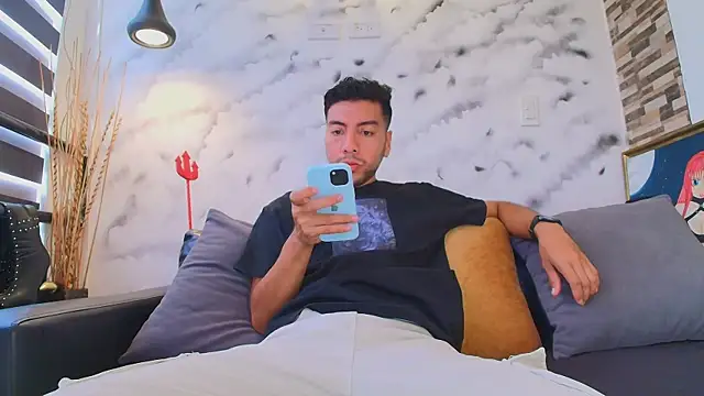 Max Hornye online show from March 2026 12:37:02 PM