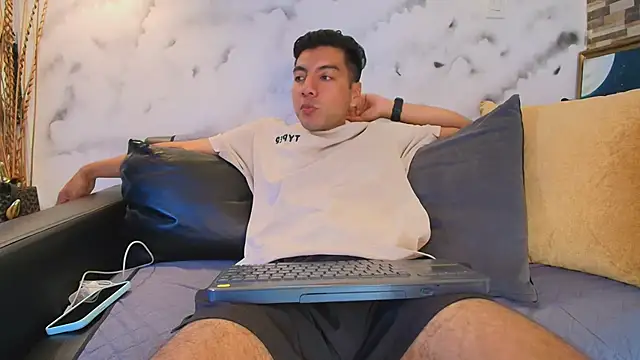 Max Hornye online show from March 2026 06:54:01 PM