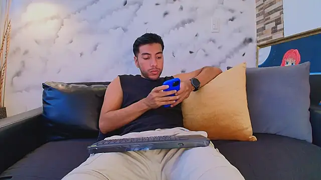 Max Hornye online show from March 2026 07:20:02 PM