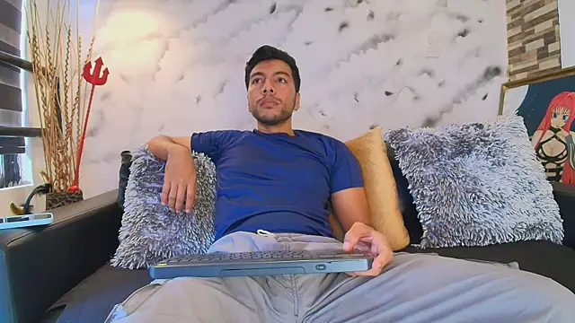 Max Hornye online show from April 2026 06:36:02 PM